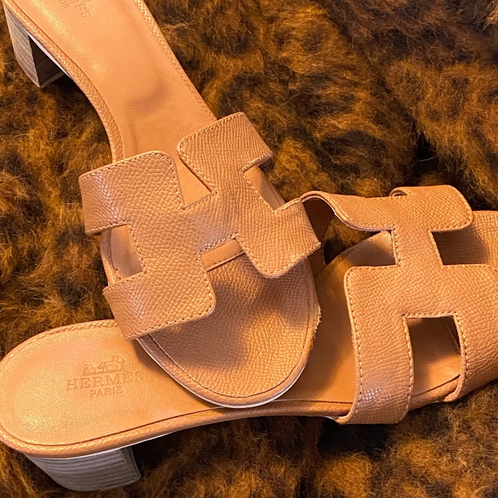 Hermès Paris Sandals - Authentic and classic!